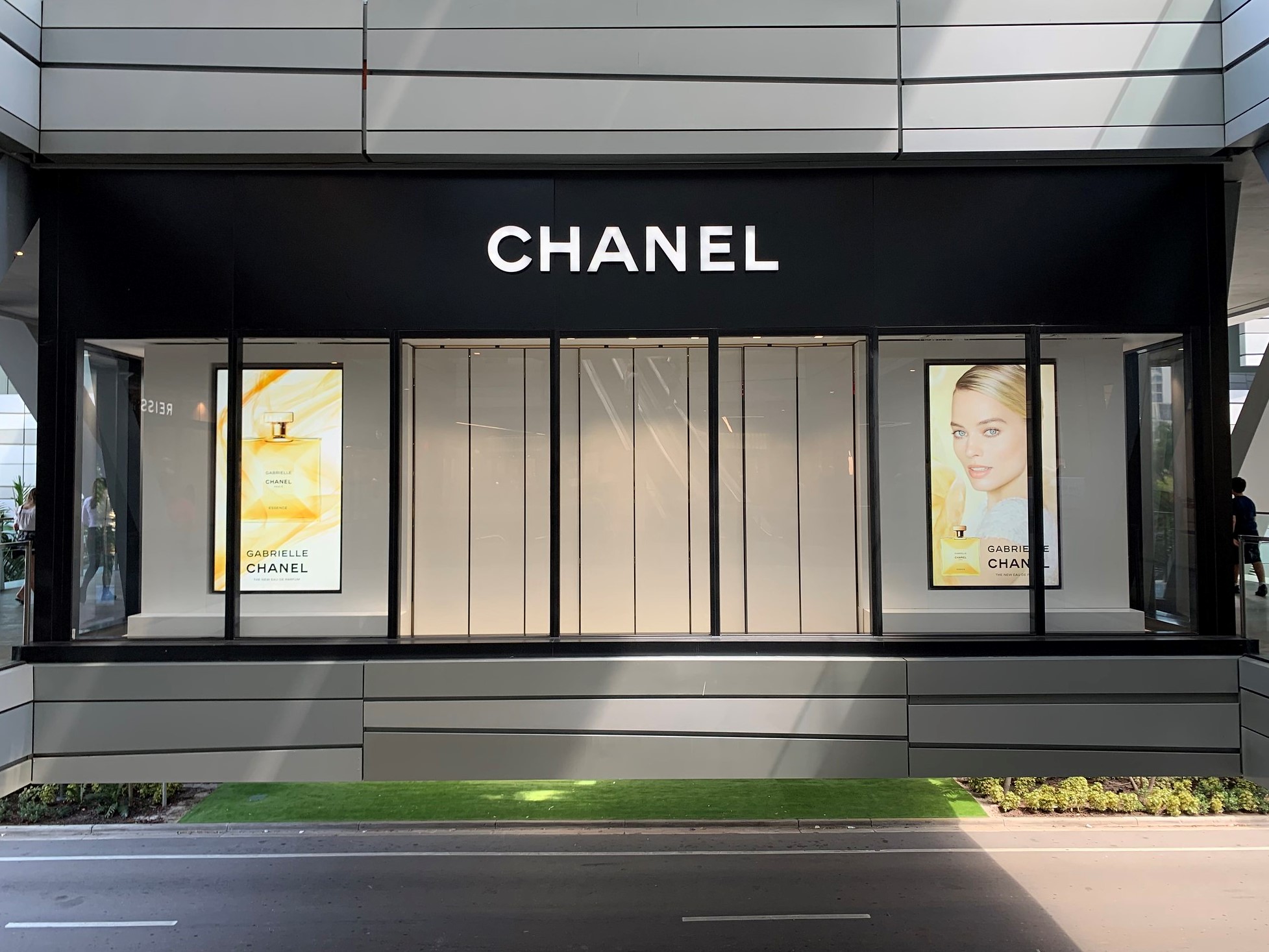 The Architecture of Chanel, Signed Books, Store