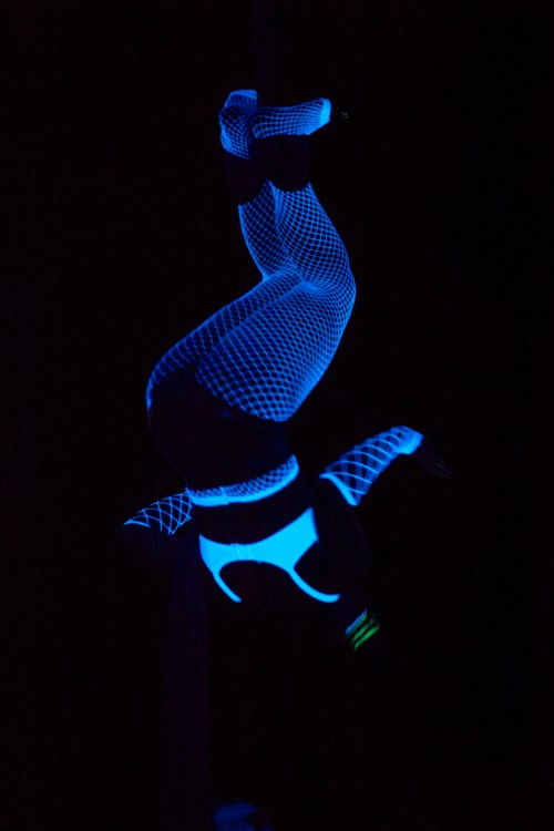 One of the "Silks of the Sea" (played by Shalva Wise, Kyla Ernst-Alper, & Kerry Bliu) c/o Sam Polcer