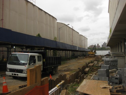 The removal of Con. Ed. oil storage tanks from S. 1st and Kent Ave. in 2011. Image: Curbed