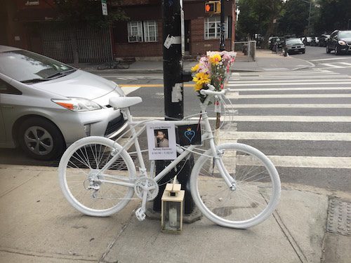 A neighborhood memorial for Neftaly Ramirez. Photo by Julia Moak