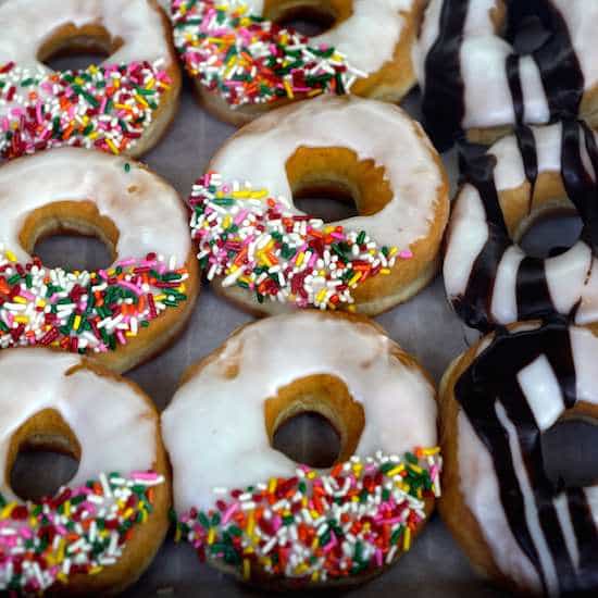 Moe's_Donuts_Greenpoint_Rosie_de_Belgeonne