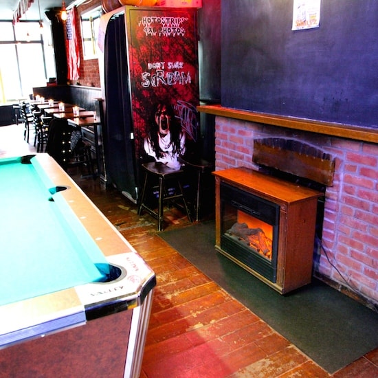 Shayz_Lounge_Greenpoint_rosie_de_belgeonne