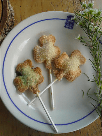 shamrock-shaped pie pops