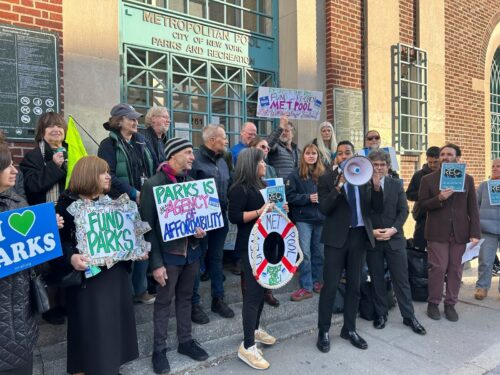 Greenpoint This Week: G Train Troubles, Rally to Reopen Metropolitan Rec Center, and More